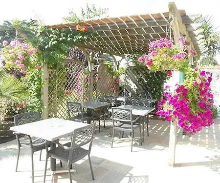 Particulier Le Rocher Des Marais Proximité Plage&vue Pour Certains Hébergements Hotel