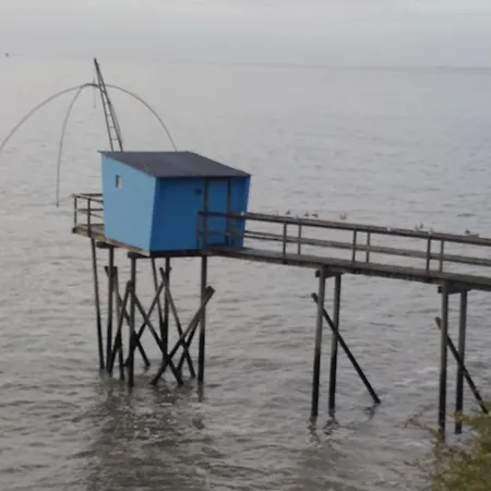 Отель Particulier Le Rocher Des Marais 
